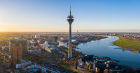 Das Bild zeigt die Skyline von Düsseldorf